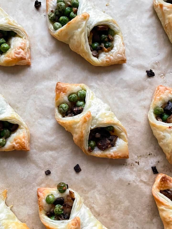puff pastry bites stuffed with mushrooms and peas