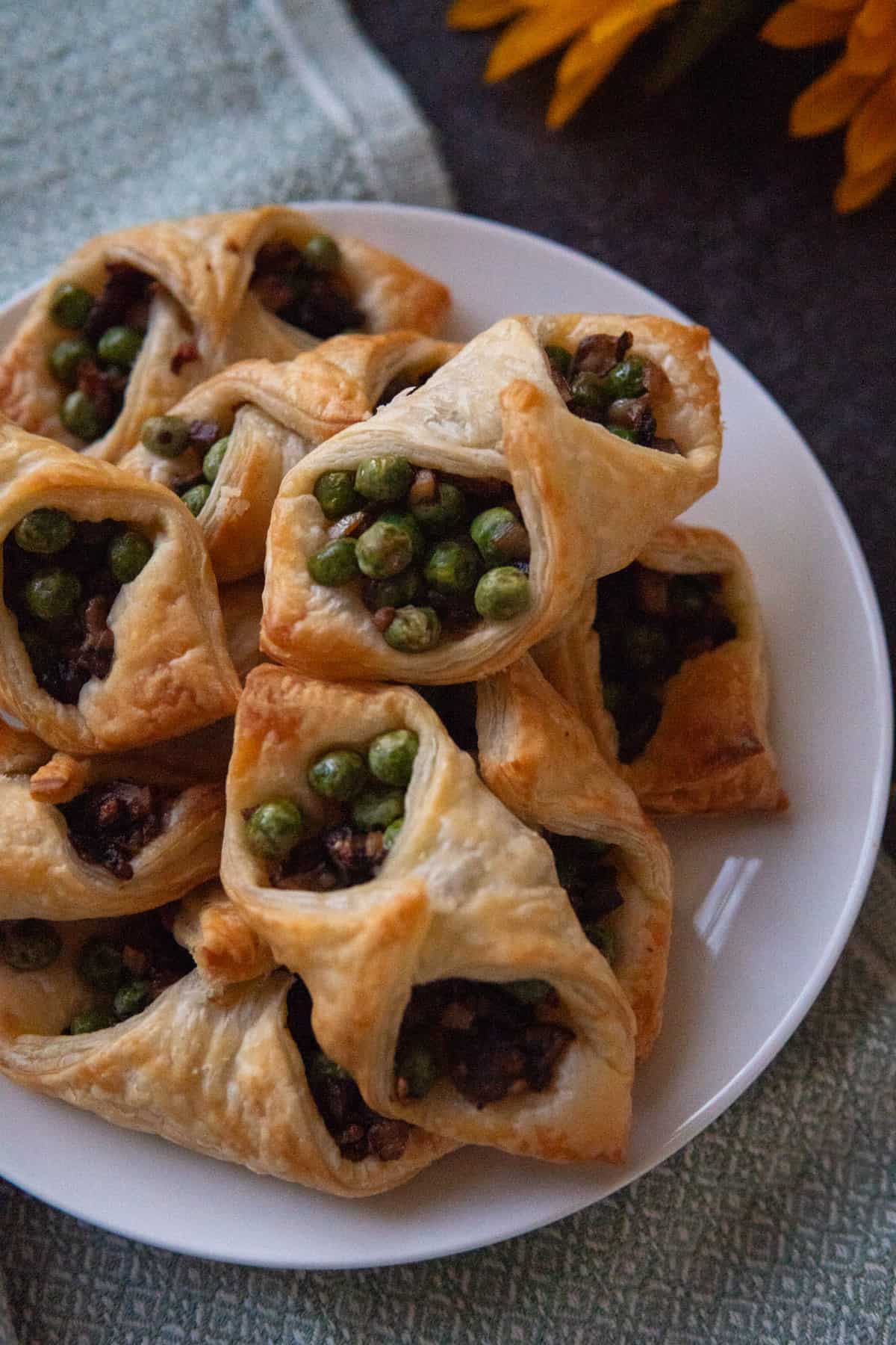 Puff pastry bites with mushroom and peas.